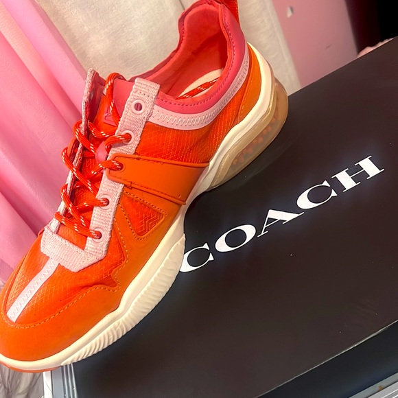 100% Authentic Coach Shoes Size 9.5 - Picture 2 of 8